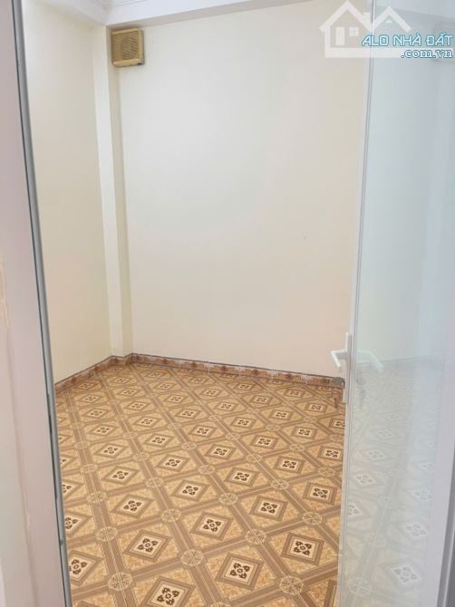 Cho thuê lâu dài nhà 3,5 tầng, 5 ngủ,3WC,Ngõ 11 Phố Nguyễn An Ninh, Hoàng Mai,HN