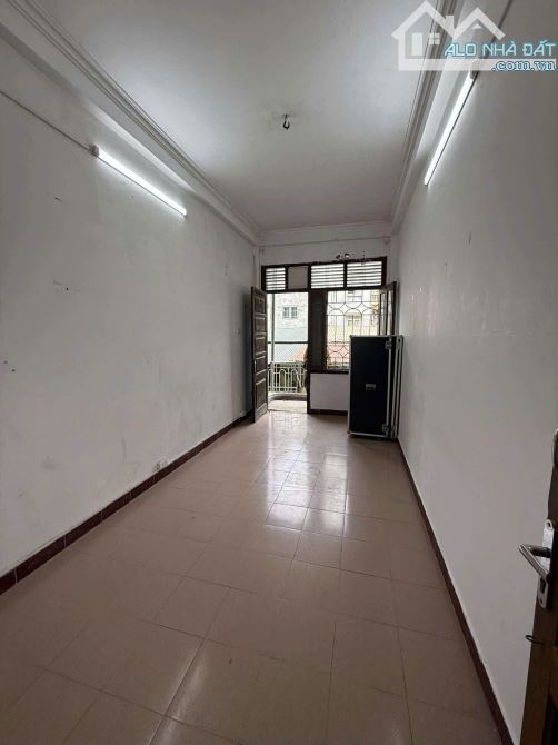 Cho thuê 3 tầng nhà ngõ 371 Kim Mã,ngõ to rộng,oto tải vào được tiện làm văn phòng, Spa...
