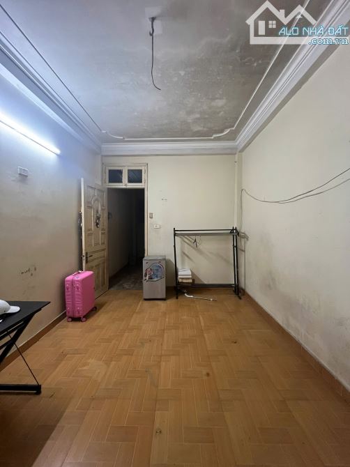 Cho thuê nhà nguyên căn 5 tầng,4 ngủ,3 WC số 45A/51/92 Linh Quang, P Văn Chương, Q Đống Đa