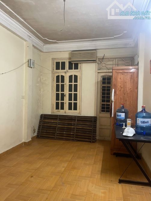 Cho thuê nhà nguyên căn 5 tầng,4 ngủ,3 WC số 45A/51/92 Linh Quang, P Văn Chương, Q Đống Đa