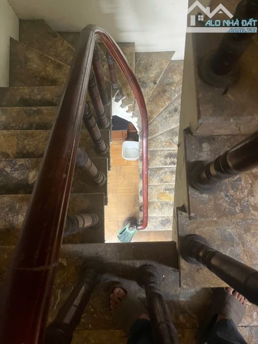 Cho thuê nhà nguyên căn 5 tầng,4 ngủ,3 WC số 45A/51/92 Linh Quang, P Văn Chương, Q Đống Đa