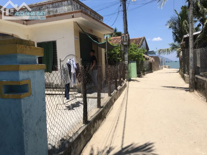 Cho thuê nhà làm homestay 120m2 cách biển 20m, Quảng Hội ,Vạn Thắng, Bắc Vân Phong
