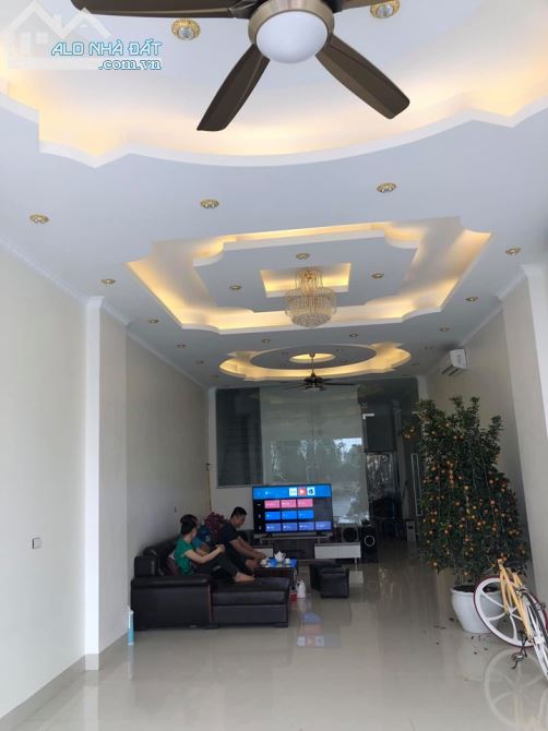 Cho thuê nhà 9p khép kín full nội thất, thang máy đầy đủ