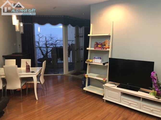 Cho thuê căn hộ 90m 2pn thoáng đẹp full đồ cao cấp tại 173 Xuân Thủy giá chỉ 13tr/thg