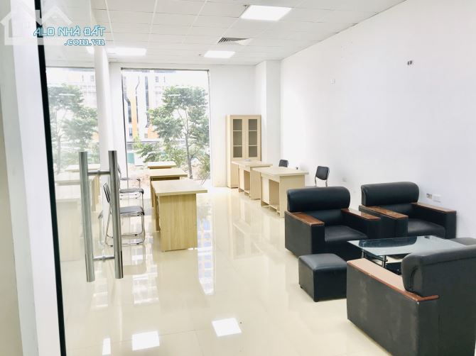 VĂN PHÒNG TRUNG KÍNH, YÊN HÒA 58M2, MT 12M, VUÔNG VẮN, HẦM ĐỂ XE RỘNG, VIEW ĐẸP