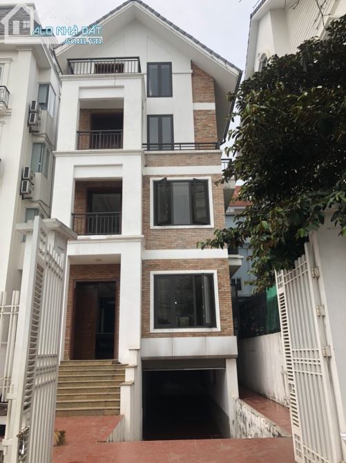 Cho thuê nhà BTTrung văn vinaconex 3.Dt đất 180m,xd 100m. 4 tầng 1 hầm Mt 9m. Giá:35tr/th