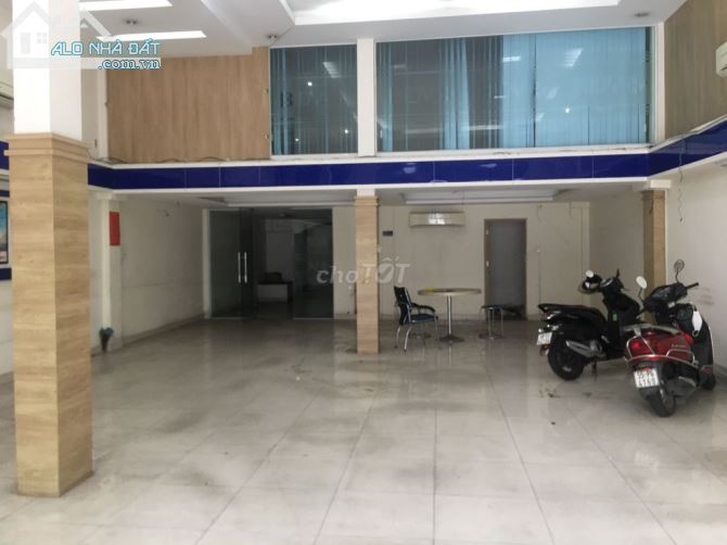 Cho thuê nhà nguyên căn 8x25 mặt tiền Lý Thường Kiệt, P 8, Q. Tân Bình