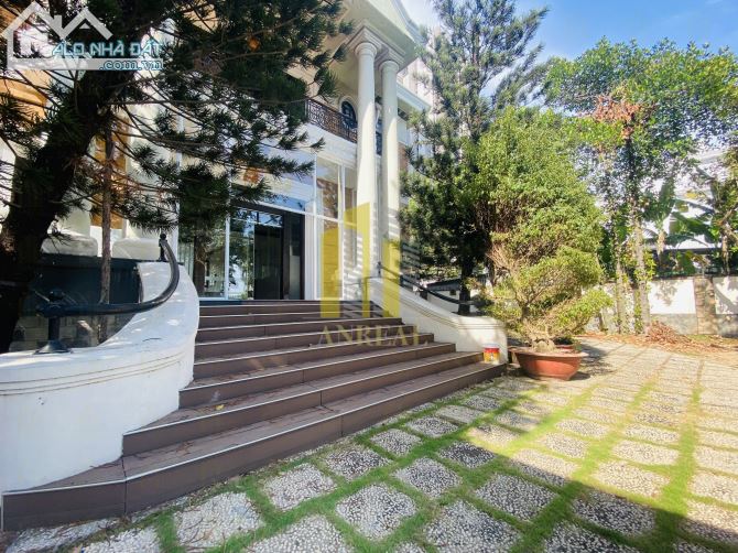 Cho Thuê Biệt Thự Sân Vườn Thảo Điền 600m2 - Có Hồ Bơi