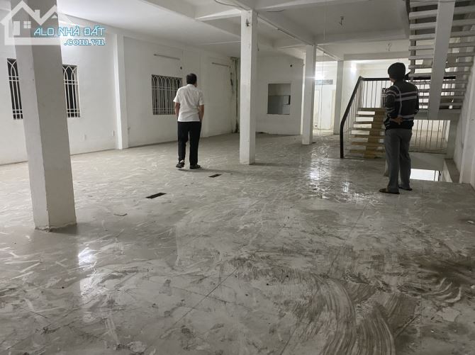 Cho thuê nhà 8x20 3 lầu mặt tiền Lũy Bán Bích, P.Hiệp Tân, Q.Tân Phú