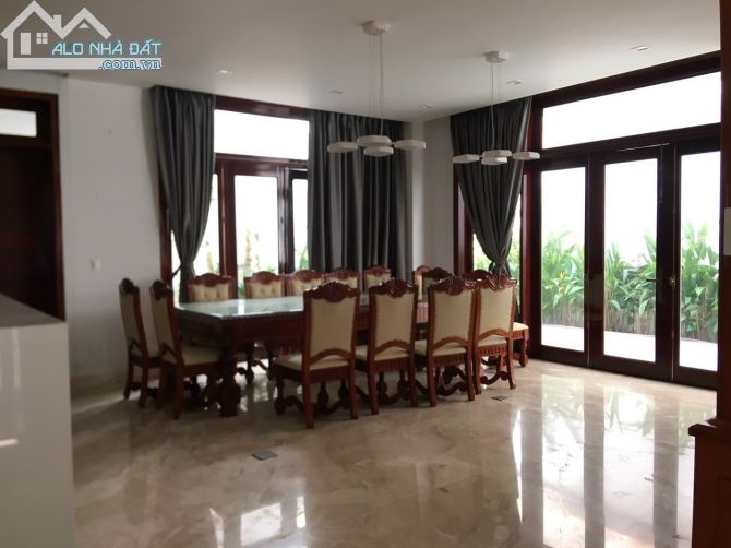 Cho thuê biệt thự mặt tiền Phường 4 full nội thất 300m2