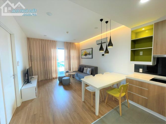 Căn hộ Republic Plaza 1 Phòng riêng biệt, View sân bay TSN, Giá 13Tr/ tháng