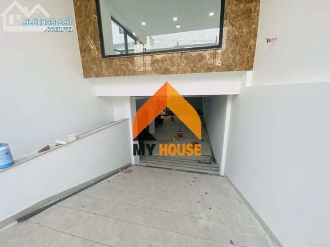 HEY CẢ NHÀ!Toà nhà An Phú 6x23 mới xây thang máy ạ //