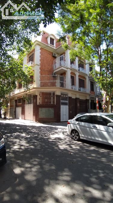 Cho thuê (CẢ NHÀ)BIỆT THỰ Nguyễn Cơ Thạch, Mỹ Đình. DT 130m2,mt căn góc,4 tầng.Giá 35tr/th