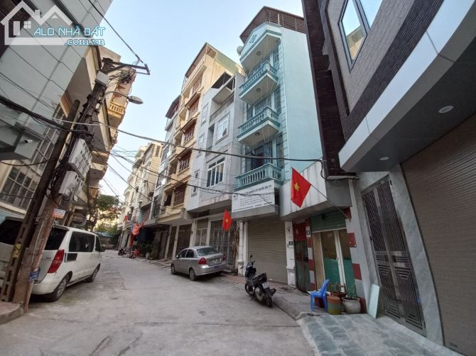 Cho thuê nhà trần kim xuyến 65m2 5 tầng 5 phòng ngủ giá 18tr