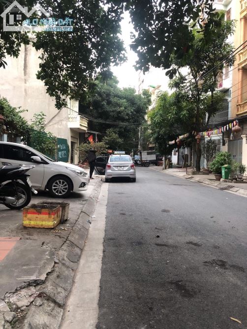 Cho thuê nhà Mễ trì 65m2 5 tầng chia 2 phòng giá 21tr