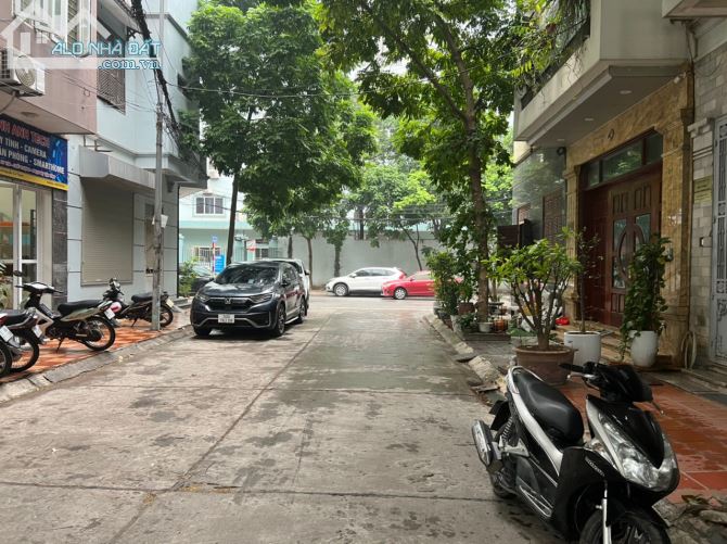 Cho thuê nhà hàm nghi 65m2 5 tầng 20tr