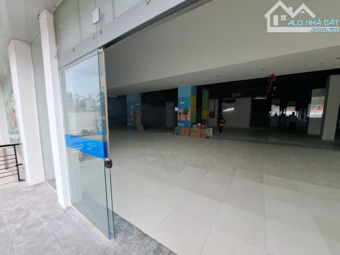 Cho thuê sàn trệt khối đế tòa nhà chung cư lớn I - Home tại 359 Phạm Văn Chiêu, qgv
