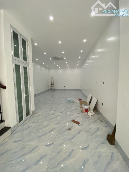 Cho thuê nhà Vạn Phúc, Galaxy Tố Hữu, Dt 95m, 6 tầng, thông sàn, thang máy, ĐH âm trần