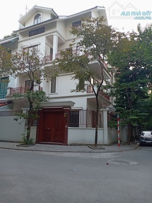 Cho thuê biệt thự Đường phạm hùng, cầu giấy 150m2x4T căn góc, nhà đẹp đỗ nhiều ô tô