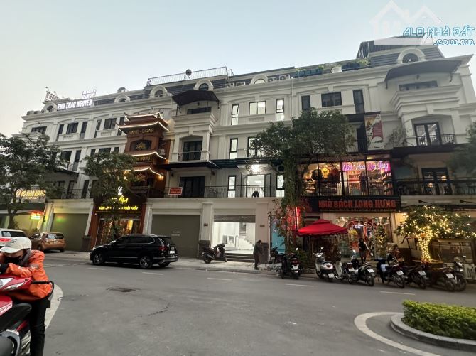 Cho thuê nhà liền kề, đối diện chân đế chung cư, 75m2, 5 tầng thông sàn