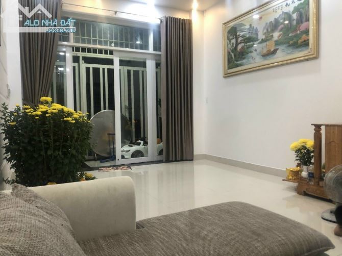 NHÀ MỚI 1 TRỆT 2 LẦU 3PN NGAY KDC HỒNG LONG HIỆP BÌNH