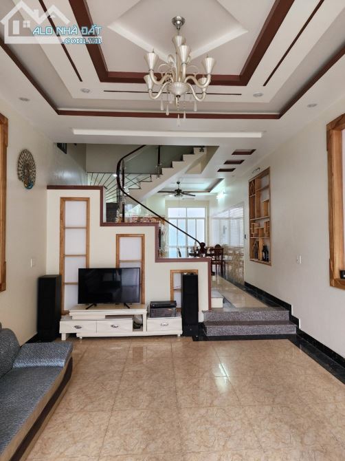 NHÀ ĐẸP VĂN CAO 110 M2, 3 TẦNG, 4 NGỦ KHÉP KÍN, FULL ĐỒ, Ô TÔ ĐỖ, CHỈ 18TR