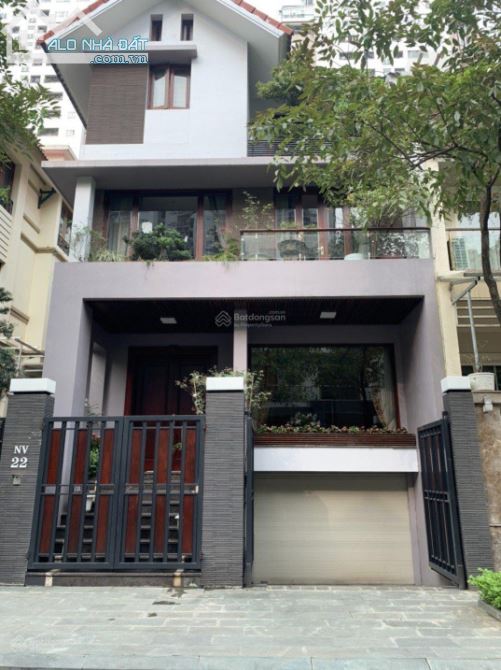 Cho thuê nhà biệt thự KĐT Mỹ Đình 2, đường Lê Đức Thọ, DT 200m2 x 4 tầng, MT 10, giá 40 tr