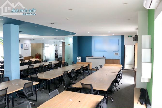 Cho thuê 300m2 sàn văn phòng full nội thất; Mễ Trì; giá 90tr/1 tháng.