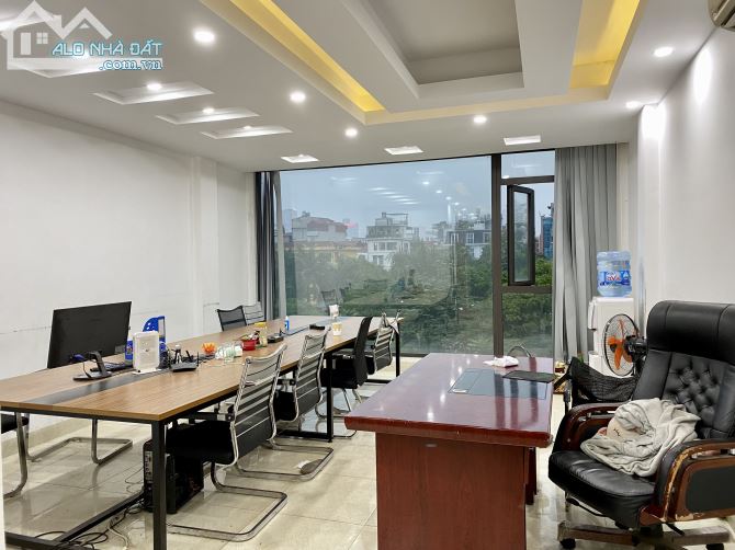 Cho thuê VP tại Hồ Ba Mẫu, Đống Đa sàn 70m2 giá 12tr/th siêu đẹp có thang máy, hầm để xe