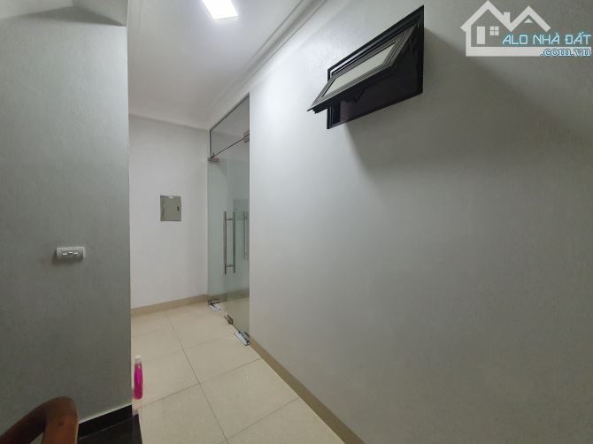 CHo thuê văn phòng phố Phạm Văn Đồng mới đẹp diện tích 30m2 giá 6tr3/tháng