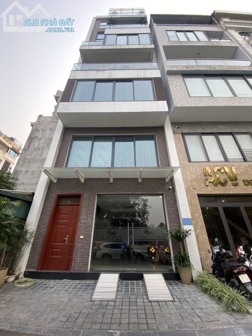 Cho thuê nhà Nguyễn Trãi, cạnh Vinhomes Royal City, DT 90m2, MT 6m, 6 tầng thông sàn