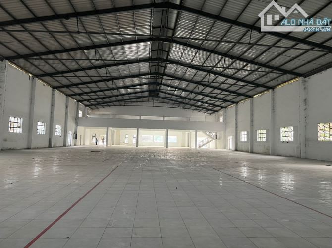 Cho Thuê Kho 2000m2 có pccc tự động đường cont ở Hồ Ngọc Lãm Quận 8