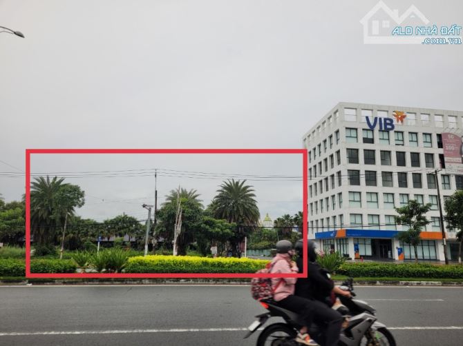 Cho thuê góc 2 mặt tiền ngang 50m Quang Trung