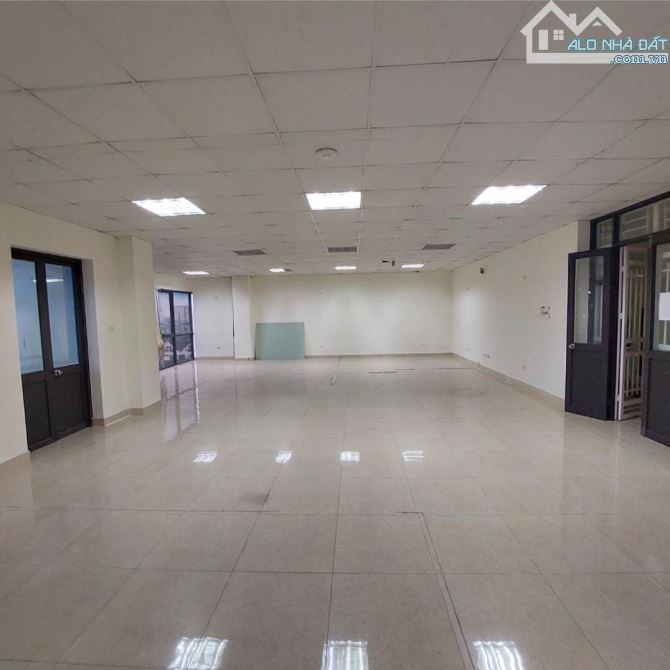 Cho thuê làm: Văn phòng, spa, nail: 40m 7 triệu; 50m 9 triệu; 150m 20 triệu. Phố Nam Đồng