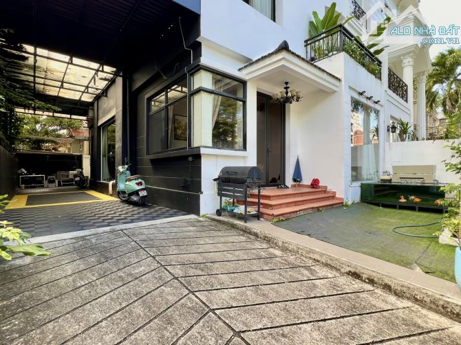 Cho thuê mặt bằng 200m2 Phú Mỹ Hưng tầng trệt có sân vườn làm quán ăn, cafe, chăm sóc xe.