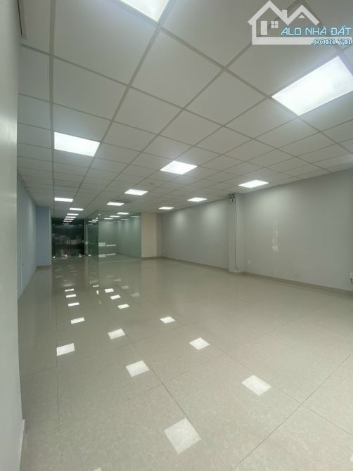 Cho Thuê Văn Phòng Đường Nguyễn Thi Phường 13 Quận 5 DT 100m2 Giá 20 Triệu/tháng