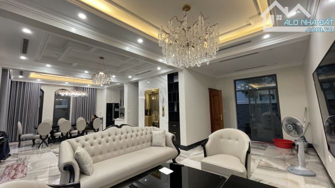 Cho thuê nguyên căn song lập 144m2 Full nội thất đẹp Vinhomes Imperia chỉ 38 triệu/tháng