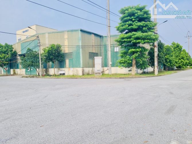 Cho thuê 1600m2 trong khu công nghiệp nam thăng long