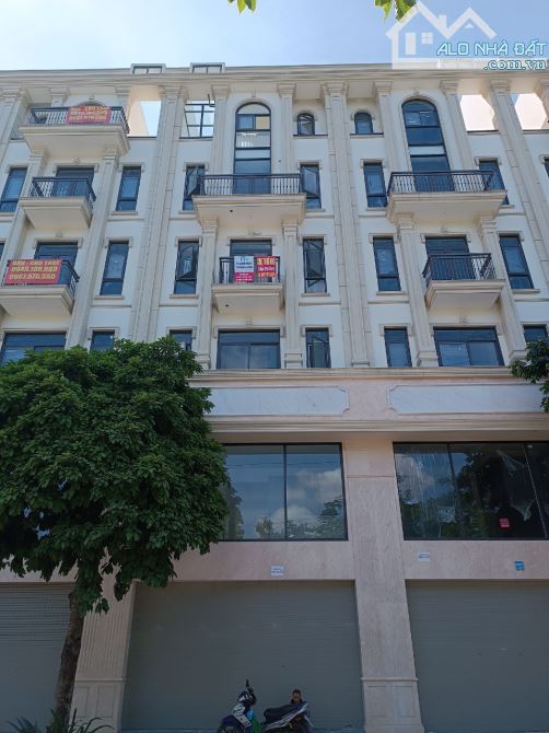 Cho thuê nhà Himlam Vạn Phúc, HĐ. DT 100m2, 7 tầng, căn góc 3 mặt tiền, Nhà đẹp giá 45tr