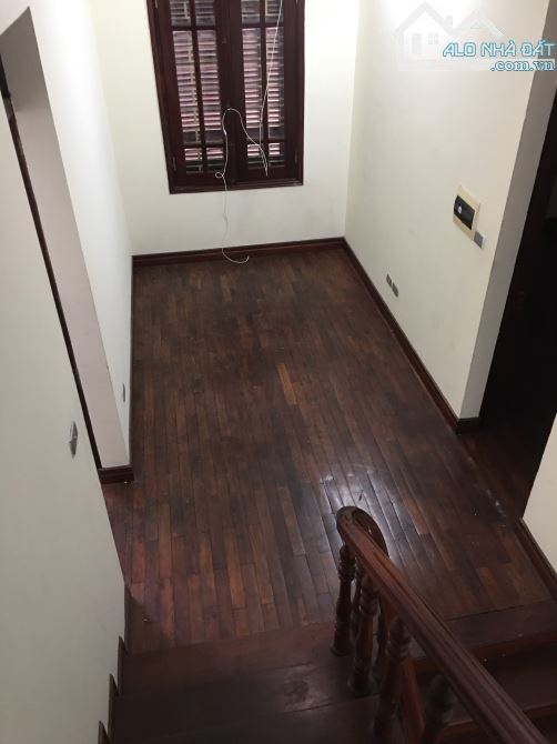 Cho thuê biệt thự 100 m2 x 4 tầng, mt 20m trên đường Trần Bình, Cầu Giấy. Nhà đẹp, giá 35t