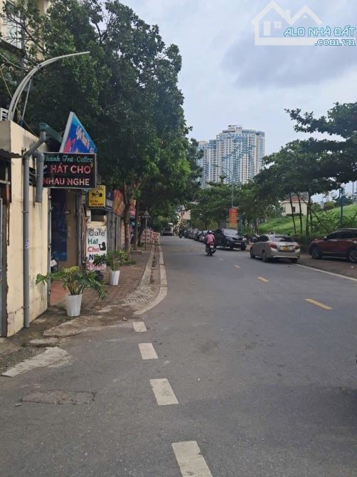 Cho thuê nhà mặt phố Ngọc thụy, cấp 4 , 50m , để kinh doanh 10triệu/1T