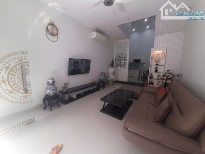 NHÀ MỚI TINH LÊ HỒNG PHONG, 50M2, 5,5 TẦNG, 4 NGỦ FULL ĐỒ, CHỈ 15,5TR