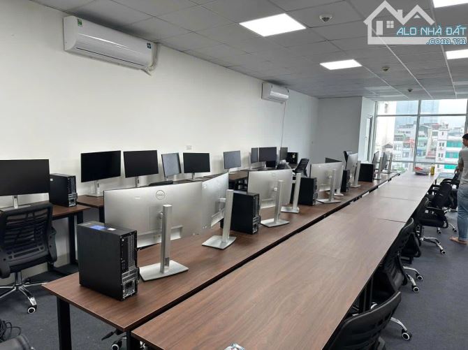 Cho thuê văn phòng 120m2 Đường Xuân La , Ngoại Giao Đoàn ,thang máy ,giá chỉ 8t/tháng