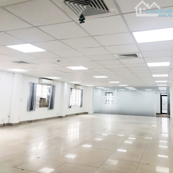 Cho thuê nhà 10m mặt tiền đường Hai Bà Trưng, Phường Tân Định, Quận 1