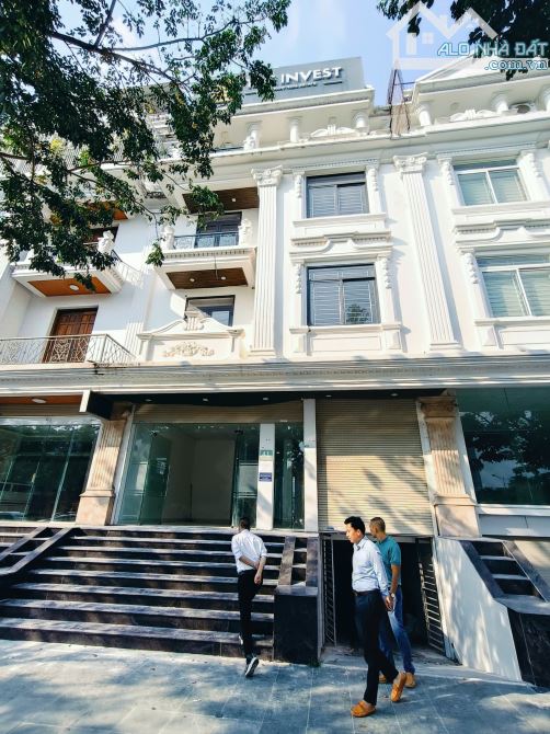 Cho thuê nhà đường 23 Thành Phố Giao Lưu, Phạm Văn Đồng, HN. DT 120m, 5 tầng, 1 hầm, có th