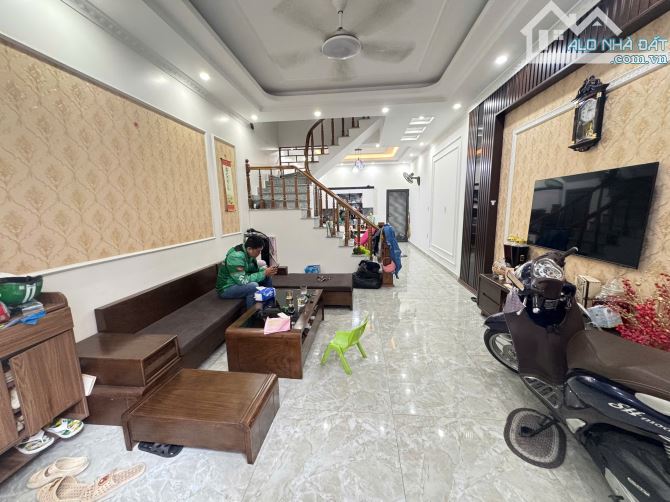 Cho thuê nhà tại đường Ngô Gia Tự - Văn Cao , 60m2, 4 tầng, 4 ngủ full chỉ 11 tr