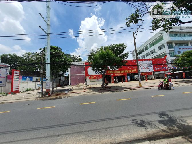 Cho thuê 1600m sàn tầng trệt làm mặt bằng kinh doanh mặt tiền đường số 856 Âu Cơ, quận TB