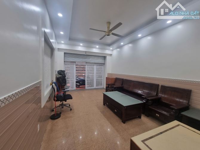 Cho thuê nhà ngõ văn cao,70m2,4 tầng,4 ngủ, full đồ 8 triệu