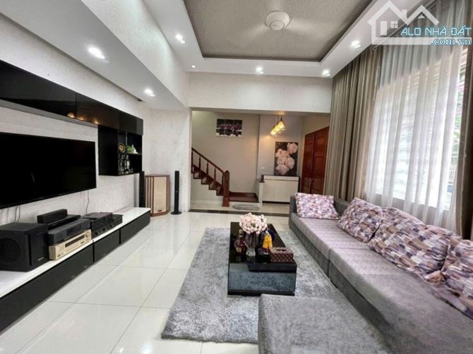 Cho thuê nguyên căn tại biệt thự Sao Đỏ- ANH DŨNG- DƯƠNG KINH, 100 M2,4,5 TẦNG, 3 NGỦ FULL