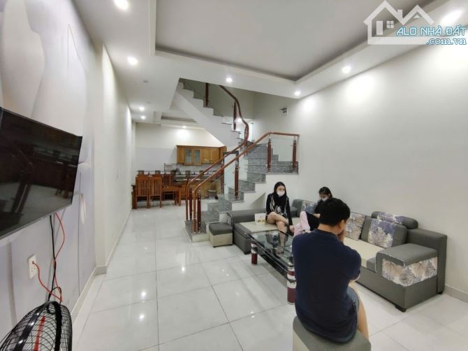 Cho thuê nhà ở Văn Cao- Ngô gia tự, 50m2,3 tầng, 3 ngủ full đồ, 7 triệu